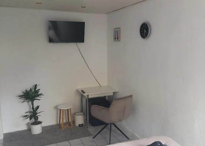 Mit Eigenem Bad Und Eigenem Eingang *